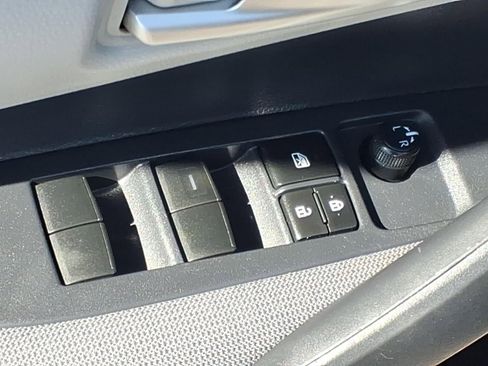 Used 2020 Toyota Corolla LE w/ Carpet Mat Package (TMS) FWD image 20