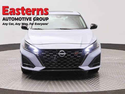 Used 2025 Nissan Altima 2.5 SR w/ SR Premium Package FWD image 2