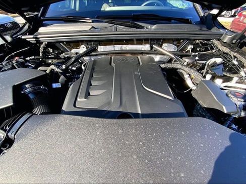 Used 2025 Audi Q5 Premium w/ Convenience Package image 29