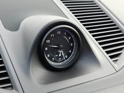 Used 2023 Porsche Macan image 25