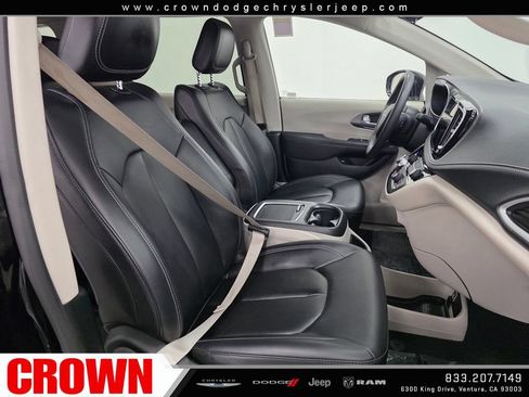Used 2024 Chrysler Pacifica Limited FWD image 14