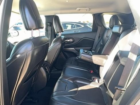 Used 2020 Jeep Cherokee Latitude Plus image 13