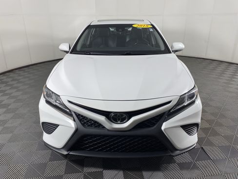 Used 2018 Toyota Camry SE w/ Moonroof Package FWD image 11