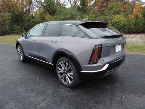 New 2026 Cadillac Optiq Luxury 2 image 7