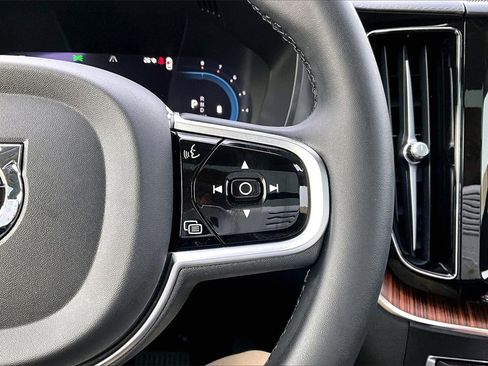 Certified 2023 Volvo XC60 B6 Ultimate w/ Climate Package image 12