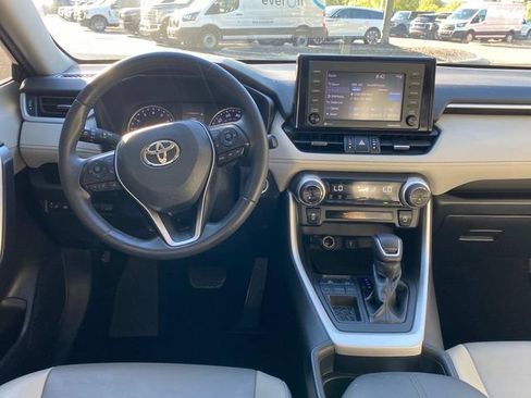 Used 2021 Toyota RAV4 XLE Premium FWD image 5