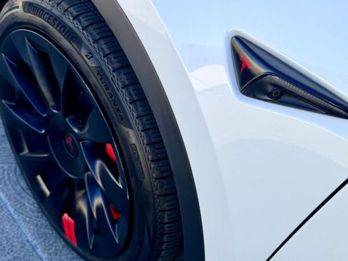 Used 2022 Tesla Model Y Long Range AWD/4WD image 41