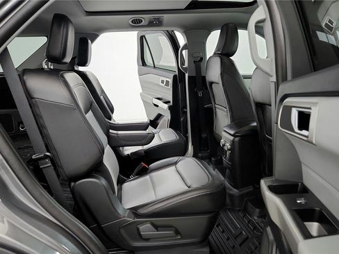 Used 2023 Ford Explorer XLT w/ Equipment Group 202A image 16