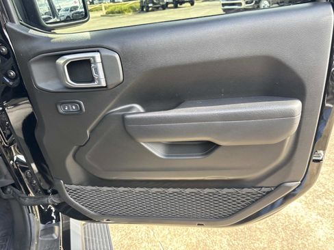 Used 2024 Jeep Gladiator Mojave w/ Convenience Group image 13