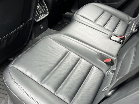 Certified 2025 Porsche Macan image 19