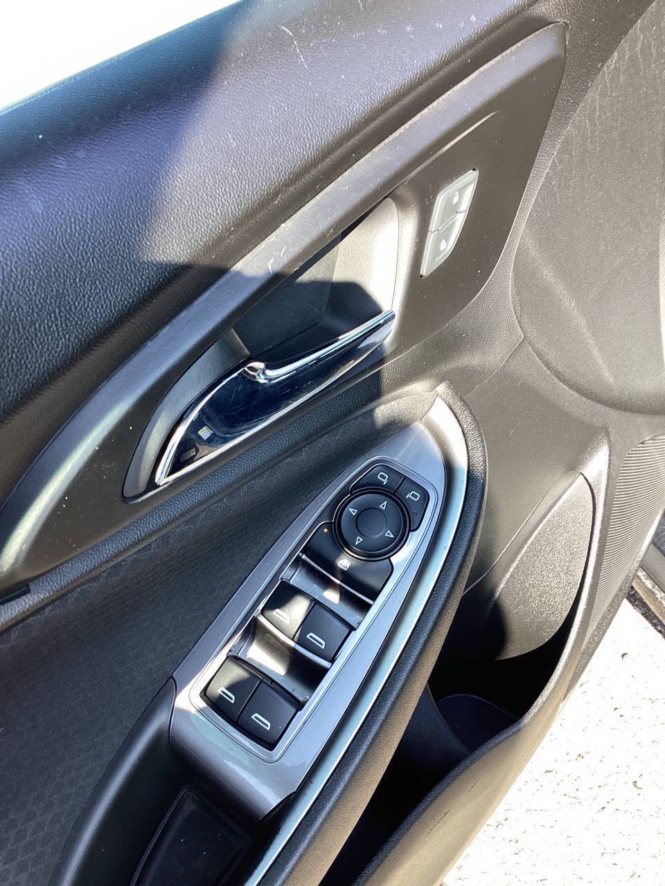 Used 2020 Chevrolet Malibu LS w/ LPO, Convenience Package 2 FWD image 18