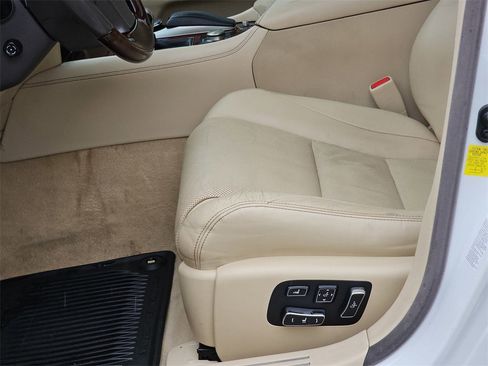 Used 2014 Lexus LS 460 w/ Comfort Package image 33