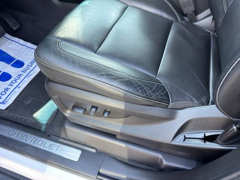 Used 2019 Chevrolet Suburban LT w/ Luxury Package image 17