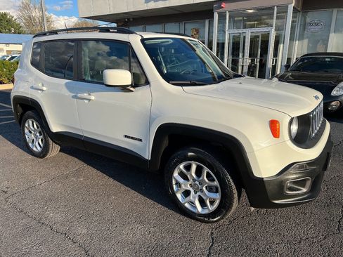 Used 2018 Jeep Renegade Latitude image 4