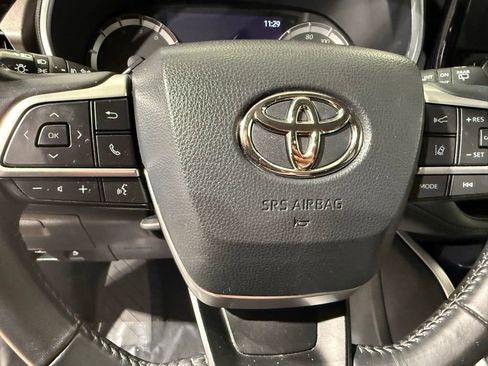 Used 2023 Toyota Highlander XLE AWD/4WD image 27