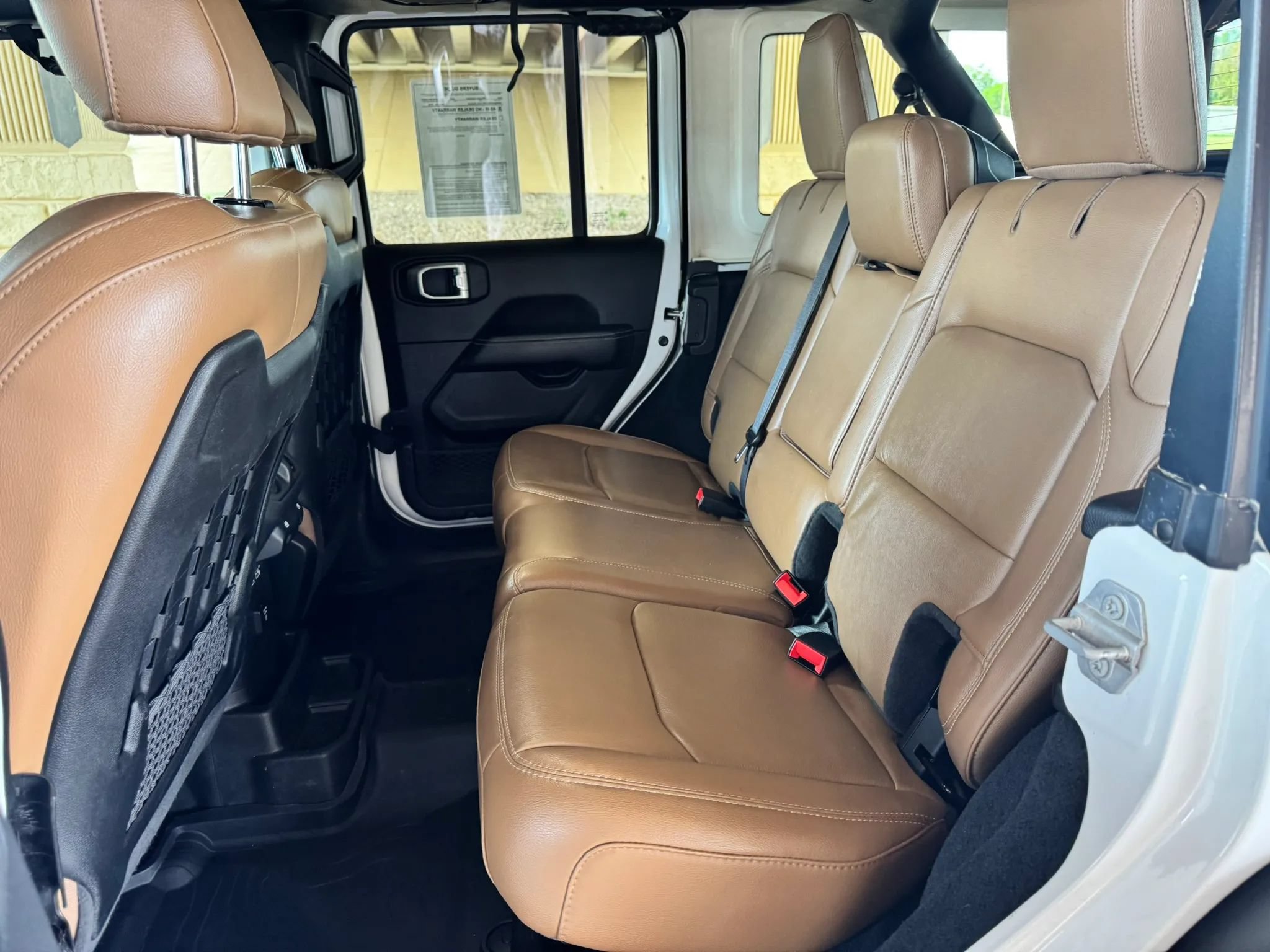 Used 2022 Jeep Wrangler Unlimited Rubicon w/ LED Lighting Group AWD/4WD image 23