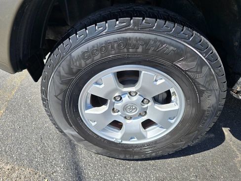 Used 2014 Toyota Tacoma 4x4 Access Cab V6 w/ SR5 Package image 10