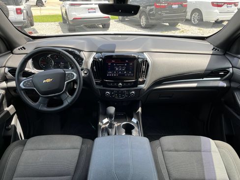 Used 2023 Chevrolet Traverse LT FWD image 9