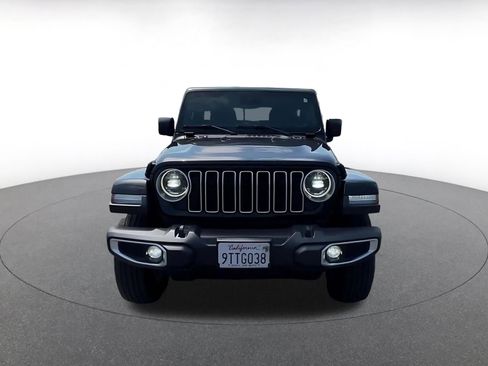 Used 2025 Jeep Wrangler Unlimited Sahara AWD/4WD image 4
