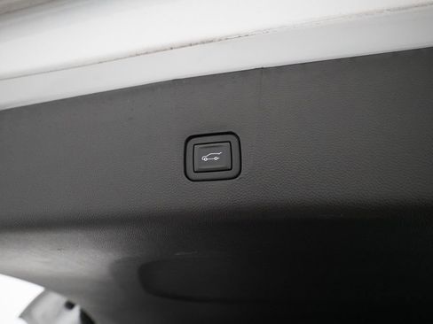 Used 2023 Chevrolet Traverse LT w/ LPO, Floor Liner Package image 15