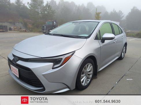 Certified 2024 Toyota Corolla XLE image 1