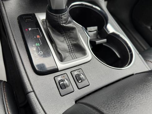 Used 2018 Toyota Highlander XLE AWD/4WD image 5