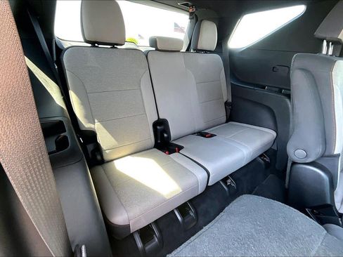 Used 2025 Chevrolet Traverse LT AWD/4WD image 25
