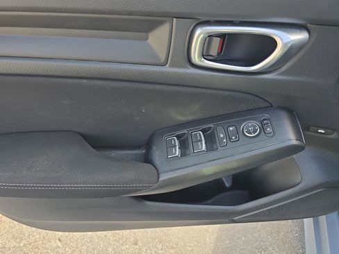 Used 2023 Honda Civic Sport image 15