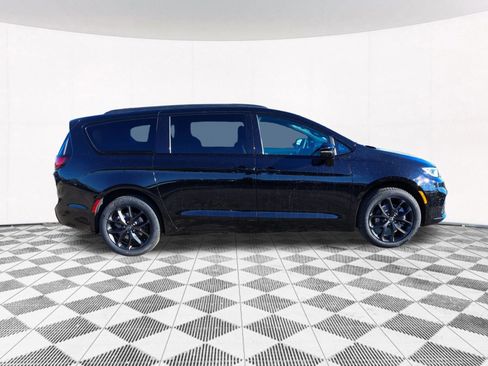 New 2026 Chrysler Pacifica Select w/ S Appearance Package AWD/4WD image 11