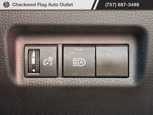 Used 2021 Toyota RAV4 LE AWD/4WD image 11
