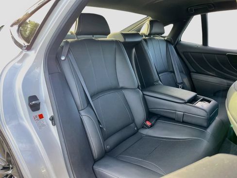 Used 2022 Lexus LS 500 w/ Accessory Package (Z2) RWD image 28