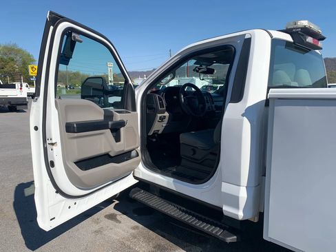 Used 2017 Ford F250 XL w/ Power Equipment Group image 8