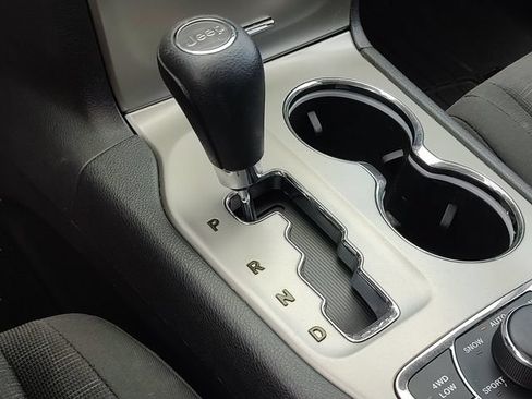 Used 2013 Jeep Grand Cherokee Laredo w/ Laredo E Group AWD/4WD image 17