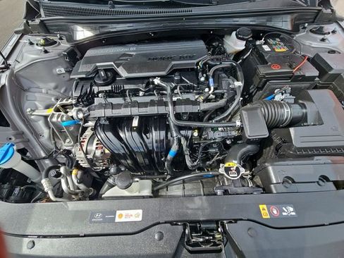 Used 2025 Hyundai Elantra SE FWD image 30