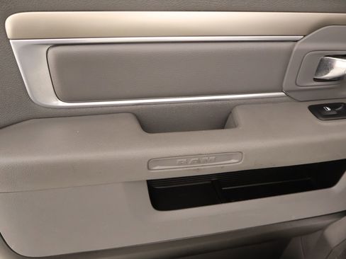 Used 2019 RAM 1500 Classic SLT w/ Luxury Group image 15