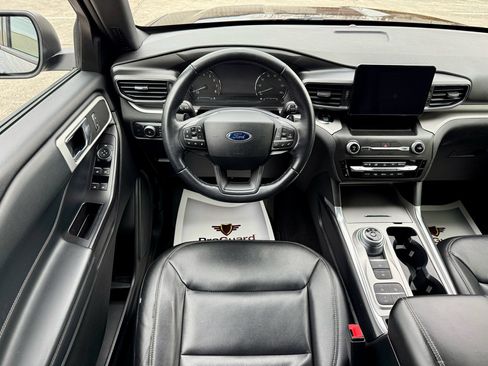 Used 2020 Ford Explorer XLT w/ Equipment Group 202A image 21