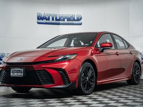 Certified 2025 Toyota Camry SE image 3