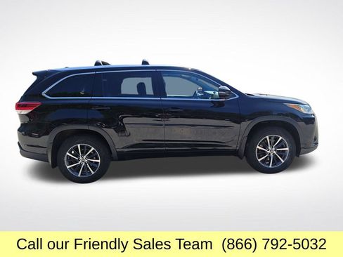 Used 2017 Toyota Highlander XLE AWD/4WD image 7