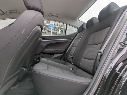 Used 2019 Hyundai Elantra SE w/ Cargo Package image 16