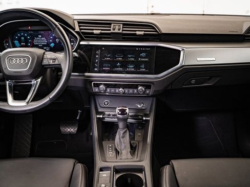 Used 2024 Audi Q3 2.0T Premium image 34