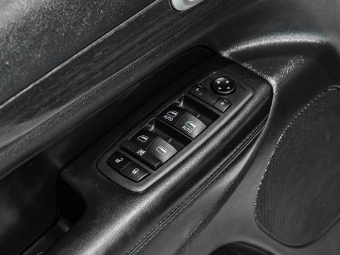 Used 2018 Jeep Grand Cherokee Laredo image 36