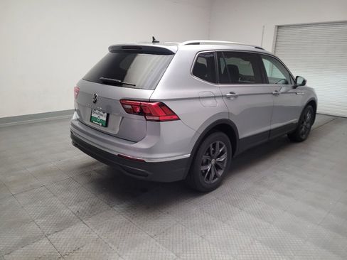 Used 2023 Volkswagen Tiguan SE w/ Panoramic Sunroof Package FWD image 9