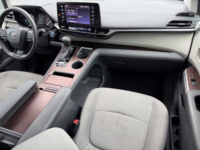 Certified 2022 Toyota Sienna LE FWD image 35