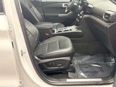 Used 2022 Ford Explorer Limited w/ Equipment Group 301A AWD/4WD image 19
