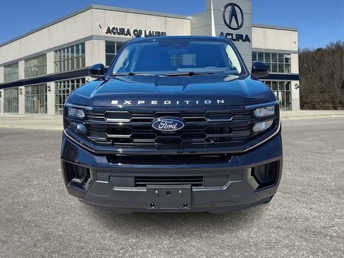 Used 2025 Ford Expedition Max Active AWD/4WD image 2