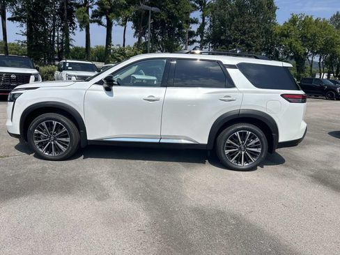 New 2026 Nissan Pathfinder Platinum w/ Cargo Package AWD/4WD image 4