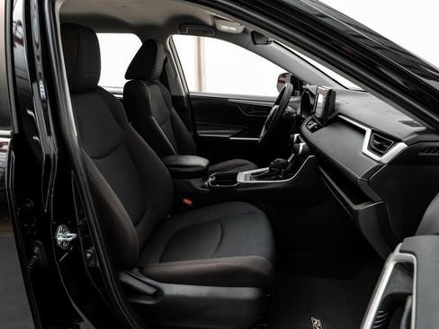 Used 2021 Toyota RAV4 LE image 33