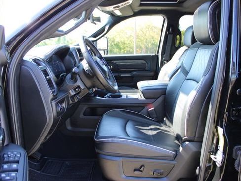 Used 2025 RAM 2500 Limited AWD/4WD image 17