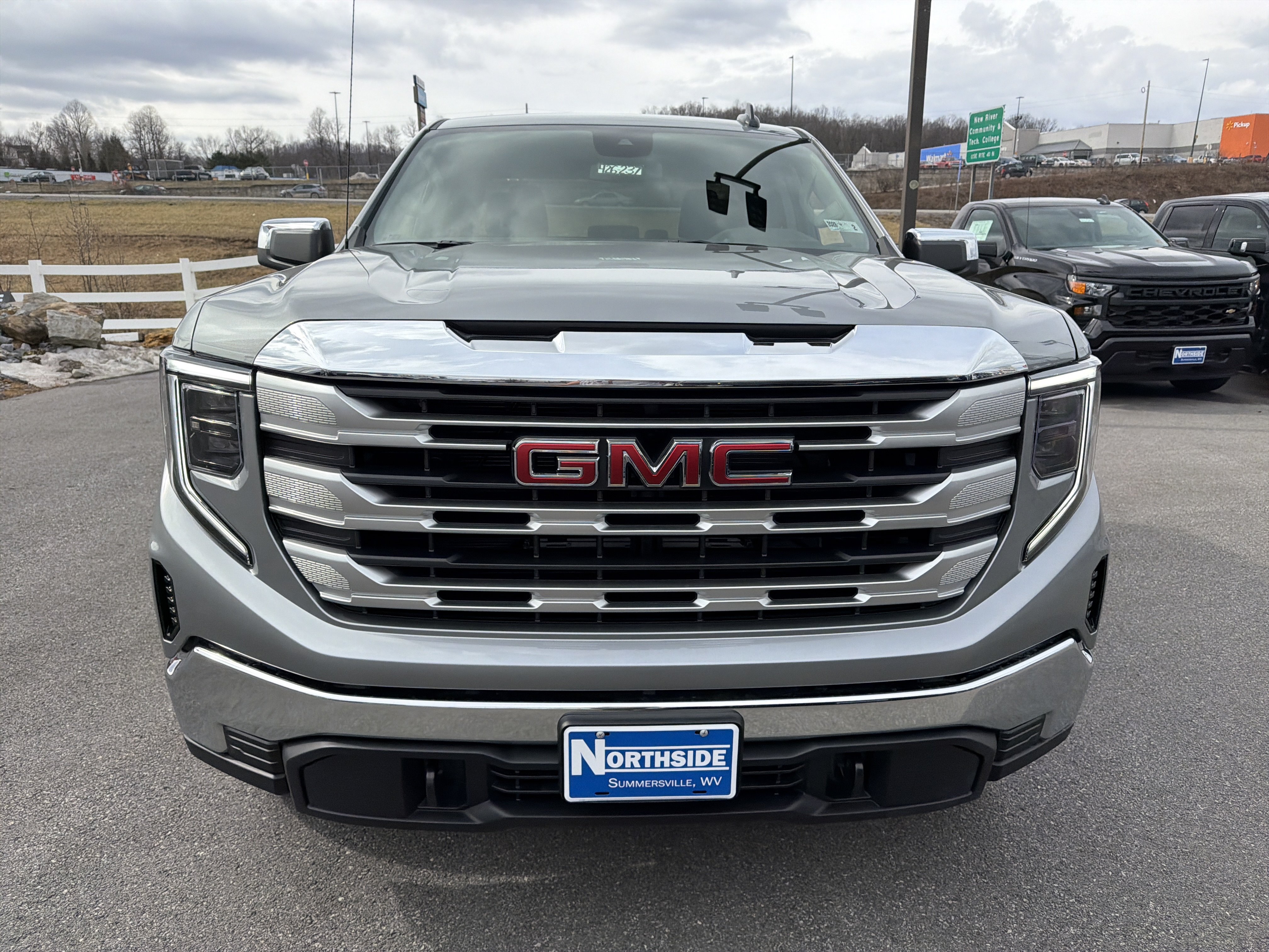 New 2026 GMC Sierra 1500 SLE AWD/4WD image 2