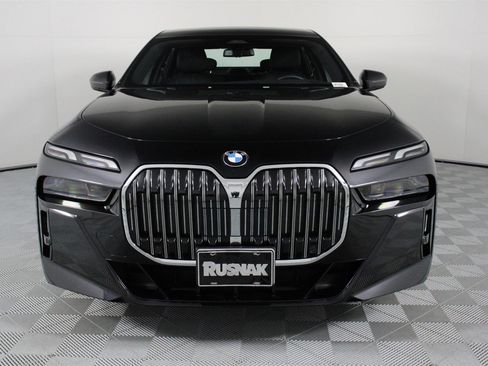 Used 2025 BMW 740i image 6